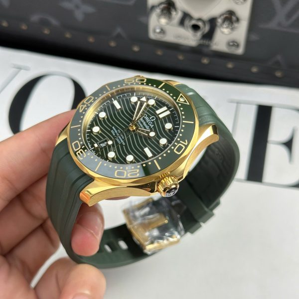 Omega Seamaster Diver 300M Replica Watches Dial Green VS Factory 42mm - Image 6