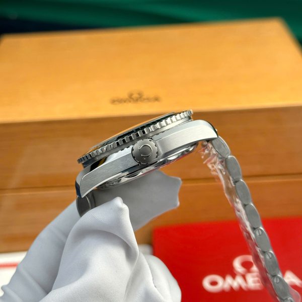 Omega Seamaster Planet Ocean 600M Replica Watch Metal Wire VS Factory 43.5mm - Image 7