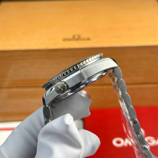 Omega Seamaster Planet Ocean 600M Replica Watch Metal Wire VS Factory 43.5mm - Image 8