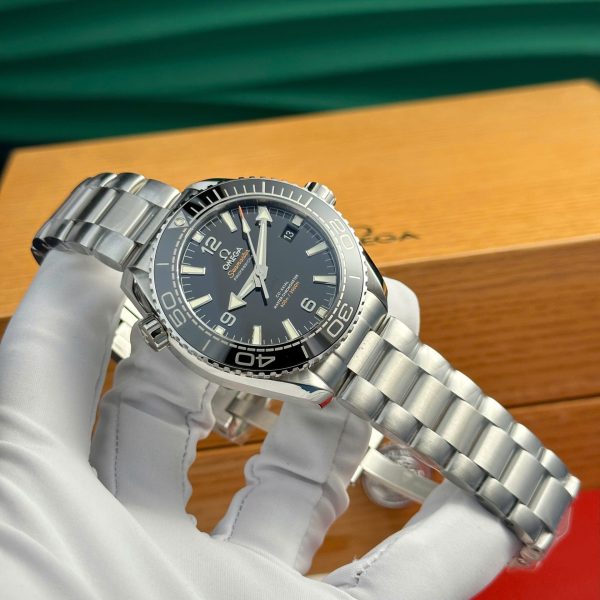 Omega Seamaster Planet Ocean 600M Replica Watch Metal Wire VS Factory 43.5mm - Image 5