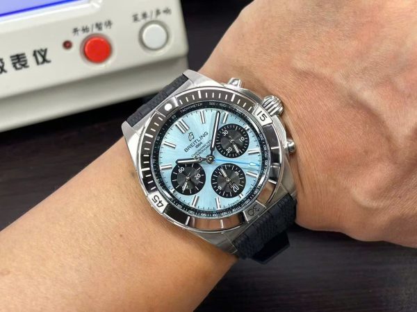 Breitling Luxury Replica Watches Super Chronomat B01 Ice Blue Dial Rubber Strap 44mm - Image 9