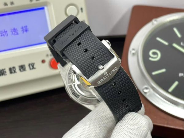 Breitling Luxury Replica Watches Super Chronomat B01 Ice Blue Dial Rubber Strap 44mm - Image 8