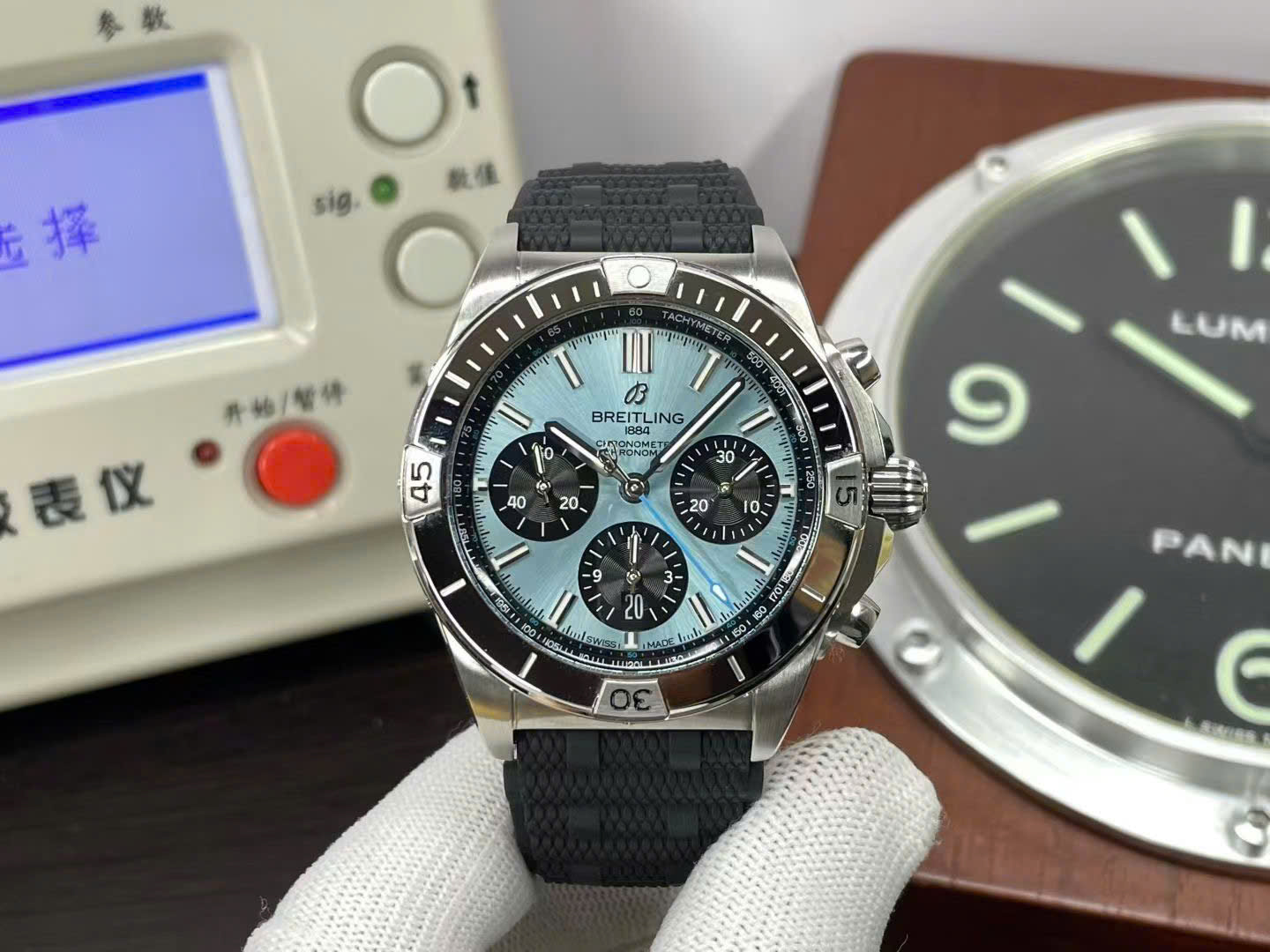 Breitling Luxury Replica Watches Super Chronomat B01 Ice Blue Dial Rubber Strap 44mm