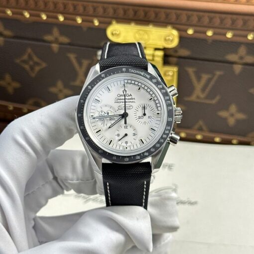 Omega Luxury Fake Watches Speedmaster Apollo 13 Silver Snoopy Manual Winding OM Factory 42mm - Image 3