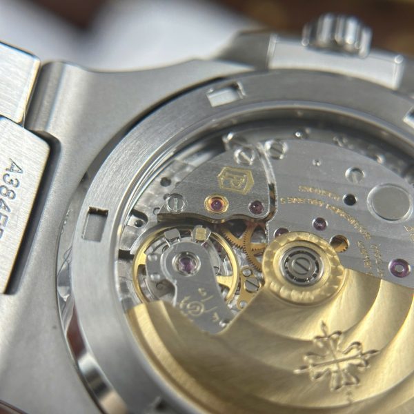 Patek Philippe Nautilus 5711 Best Replica Watches Green Dial Metal Wire BBF Factory 40mm - Image 12