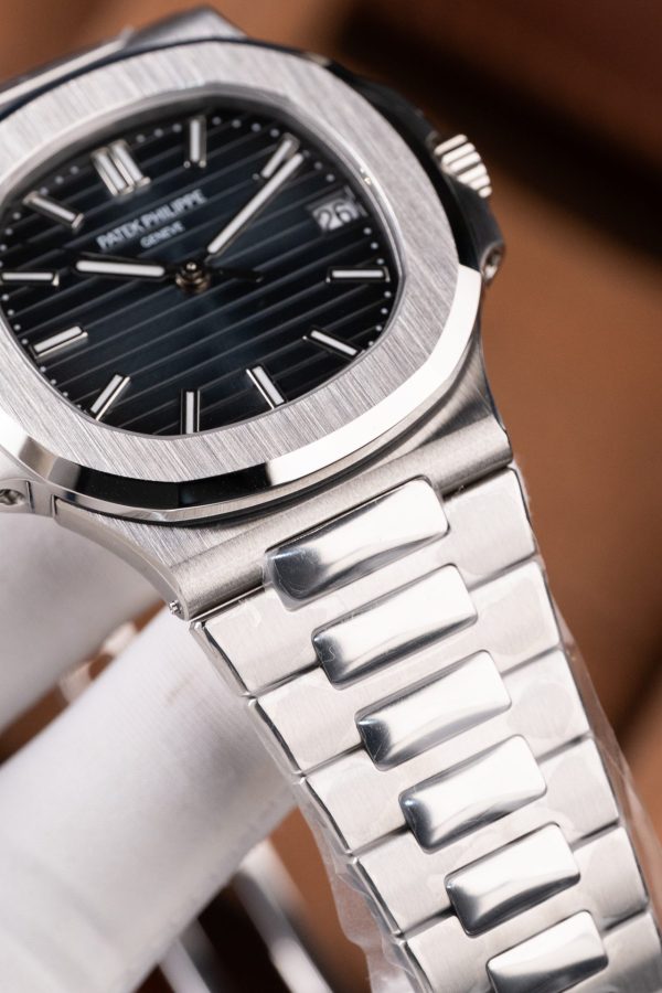 Patek Philippe Nautilus 5711 Replica Watches Blue Dial Metal Wire BBF Factory 40mm - Image 4