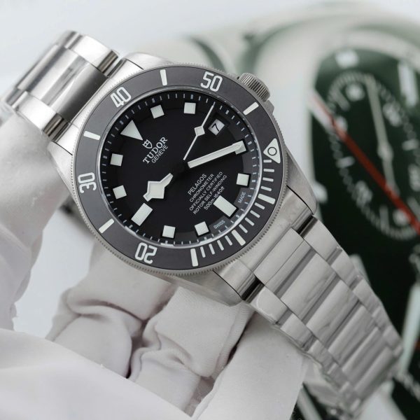 Tudor Pelagos 25600TN Imitation Watches Black Dial Automatic Movement VS Factory 42mm - Image 4
