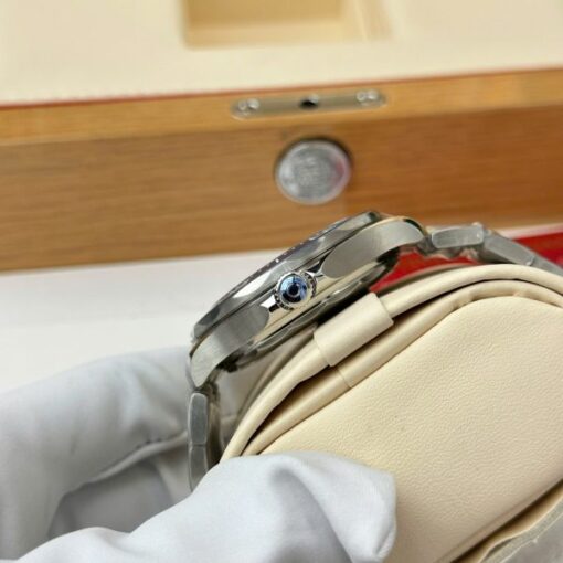 Omega Seamaster Diver 300M Replica Watches White Dial Metal Wire VS Factory 42mm - Image 6
