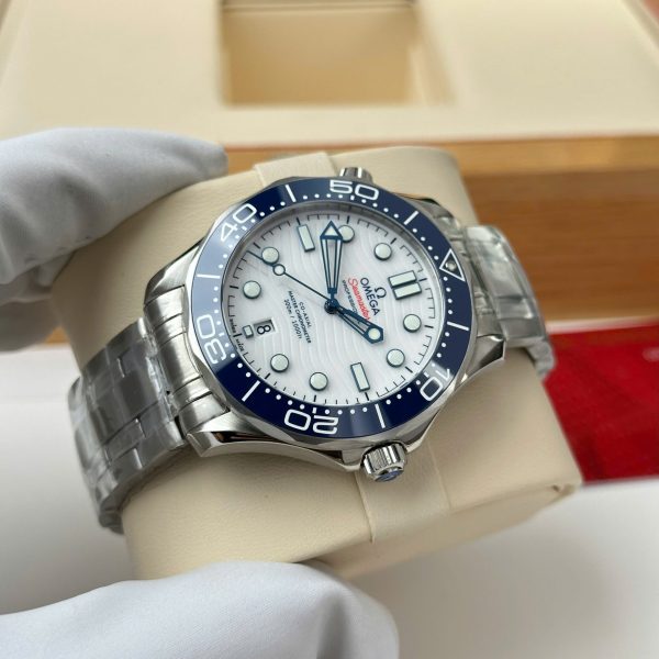 Omega Seamaster Diver 300M Replica Watches White Dial Metal Wire VS Factory 42mm - Image 5