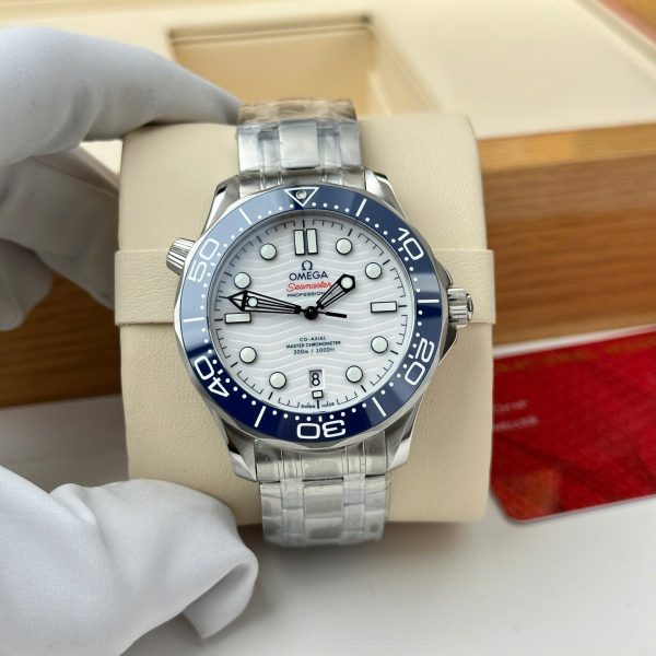 Omega Seamaster Diver 300M Replica Watches White Dial Metal Wire VS Factory 42mm - Image 3