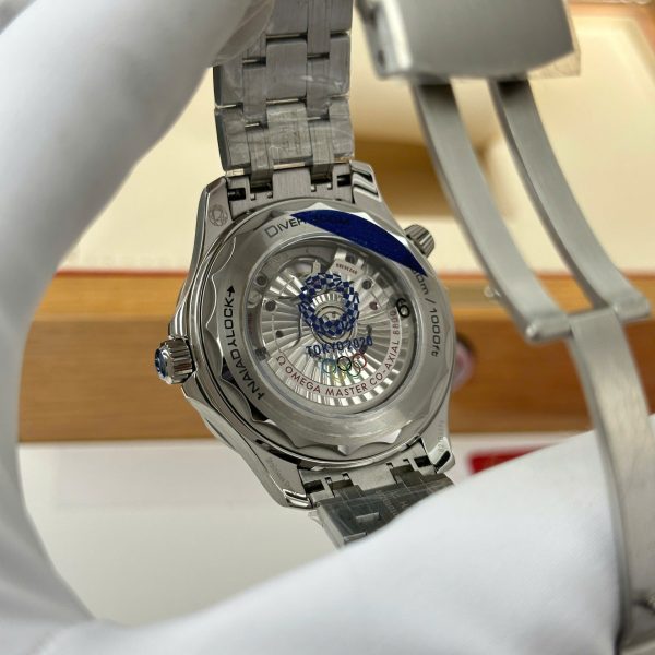 Omega Seamaster Diver 300M Replica Watches White Dial Metal Wire VS Factory 42mm - Image 8