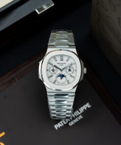 Patek Philippe Nautilus 5740 Replica Watches White Dial Automatic Movement 40mm