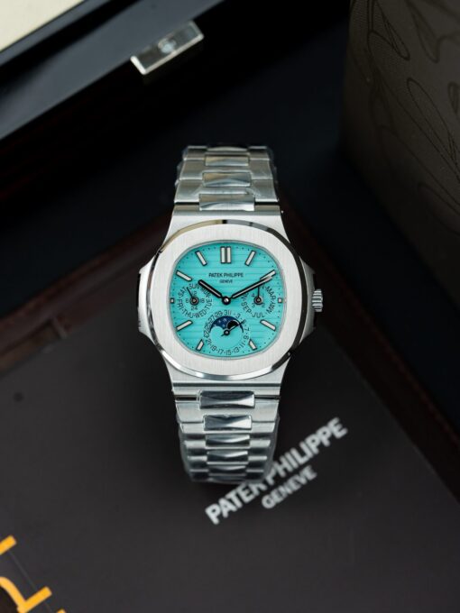 Patek Philippe Nautilus 5740 Luxury Fake Watches Tiffany Dial Automatic Movement 40mm