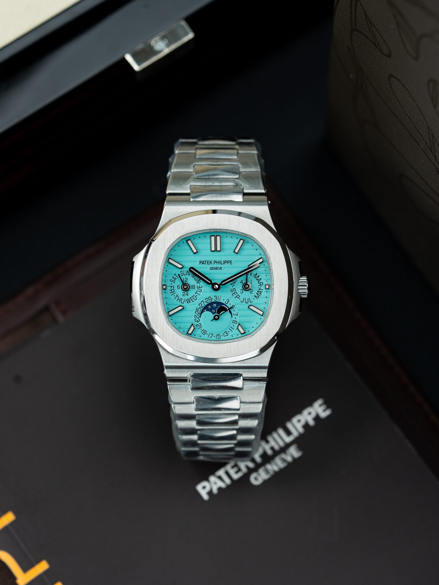 Patek Philippe Nautilus 5740 Luxury Fake Watches Tiffany Dial Automatic Movement 40mm